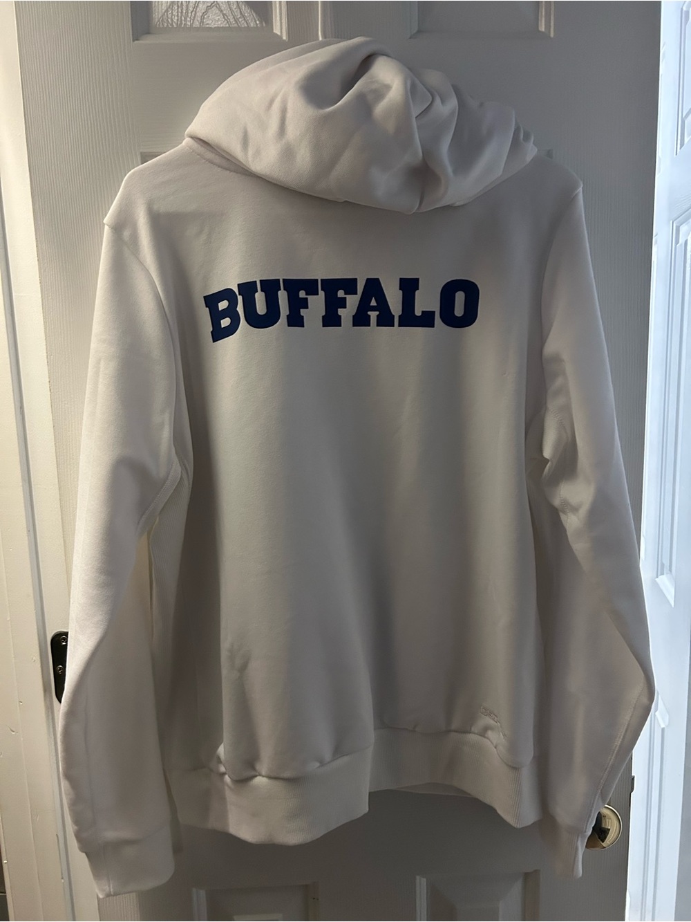 NFL Buffalo Bills Women’s Rivalry Pullover Hoodie - Picture 2 of 3